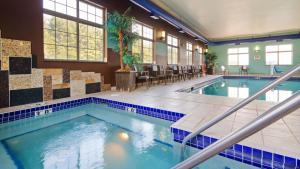 a pool in a hotel room with a swimming pool at Best Western Plover-Stevens Point Hotel & Conference Center in Plover