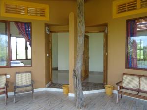 Light House Beach Hut的阳台或露台