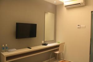 TV a/nebo společenská místnost v ubytování Aurora Hotel