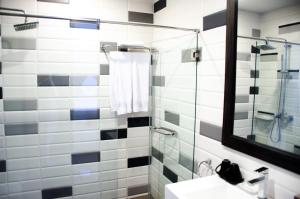 Ένα μπάνιο στο Prajaktra Design Hotel