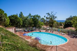 Bazén v ubytování Vacancéole - Résidence Lisa Maria nebo v jeho okolí