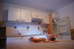 Kuchnia lub aneks kuchenny w obiekcie Apart Ladner