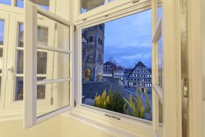 an open window with a view of a building at Stadt-gut-Hotel Gasthof Goldener Adler in Schwäbisch Hall