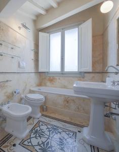 Gallery image of Apartments Florence - Ricasoli Terrace in Florence