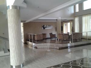 Three Steers Hotel的休息区
