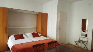 Posteľ alebo postele v izbe v ubytovaní Hostellerie du XVI Siècle