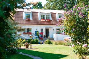a white house with a red roof at Agda Lund Bed & Breakfast in Kivik