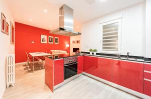 A kitchen or kitchenette at Chamberi Arrendamiento de Temporada