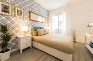 A bed or beds in a room at Chamberi Arrendamiento de Temporada