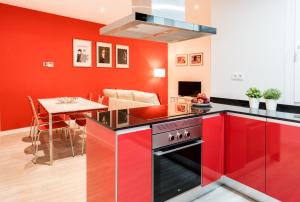 A kitchen or kitchenette at Chamberi Arrendamiento de Temporada
