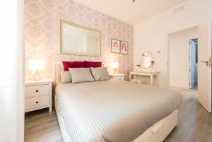 A bed or beds in a room at Chamberi Arrendamiento de Temporada