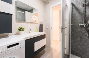A bathroom at Chamberi Arrendamiento de Temporada