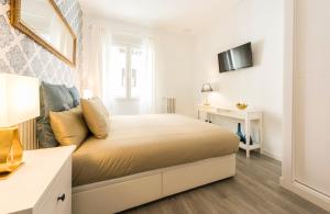 A bed or beds in a room at Chamberi Arrendamiento de Temporada