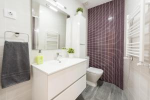 A bathroom at Chamberi Arrendamiento de Temporada