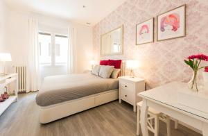 A bed or beds in a room at Chamberi Arrendamiento de Temporada