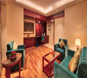 Istumisnurk majutusasutuses Golden Tulip Essential Jaipur