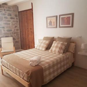 Ein Bett oder Betten in einem Zimmer der Unterkunft Albergue Valderrobres Auto check-in