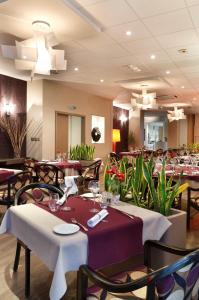 A restaurant or other place to eat at B&B HOTEL Montbéliard-Sochaux