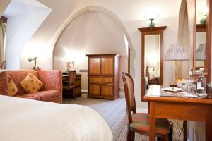 A bed or beds in a room at Marygreen Manor 