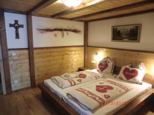 Postel nebo postele na pokoji v ubytování Hotel Anneliese