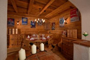 A restaurant or other place to eat at Landhotel Vordergrub