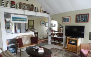 Televiisor ja/või meelelahutuskeskus majutusasutuses Otter Creek Inn