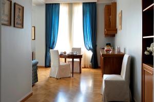TV a/nebo společenská místnost v ubytování Dea Suite Roma