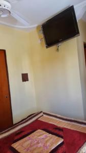 a room with a flat screen tv on the wall at Apart Termal San Ramon in Termas de Río Hondo +9 photos