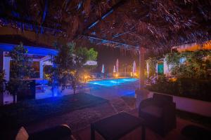 a night view of a swimming pool with lights at Apartmani Tabain I in Mlini
