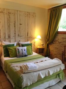 Cama o camas de una habitación en Côté-Serein - Les chambres du Clos-Malo