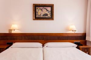 A bed or beds in a room at Hotel Araxa - Adults Only