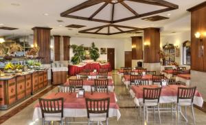 Restaurace v ubytování Valeri Beach Hotel