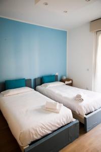 コルナレードにあるBnbook - Don Sturzoの青い壁のドミトリールーム ベッド2台