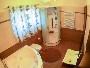 Ένα μπάνιο στο Villa Maria & George +48 φωτογραφίες