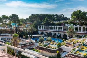 Bazén v ubytování Hotel Guitart Central Park Aqua Resort nebo v jeho okolí