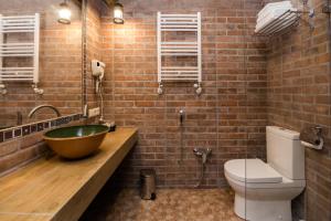 Uma casa de banho em Old Side Boutique Hotel