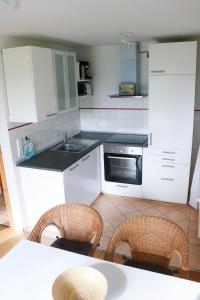 Kuchyň nebo kuchyňský kout v ubytování Ferienwohnung mit Tiny House