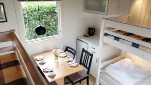 Kuchyň nebo kuchyňský kout v ubytování Lystskov Camping & Cottages