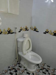 A bathroom at Vietnamese Ancient Village- Lang Viet Co Hotel