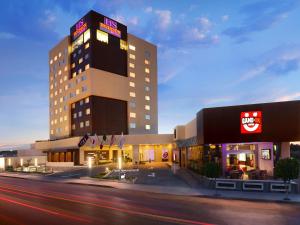 a tall building with a sign on top of it at HS HOTSSON Hotel Irapuato in Irapuato