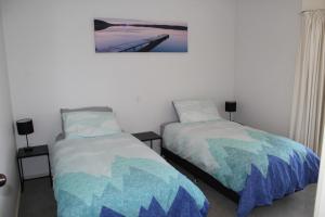 Ένα ή περισσότερα κρεβάτια σε δωμάτιο στο Relax at the Marina