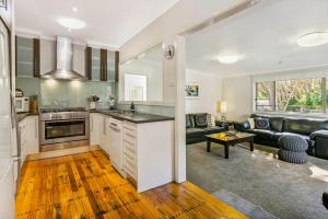 an open kitchen and living room with a couch at Bonnie Blairgowrie in Blairgowrie