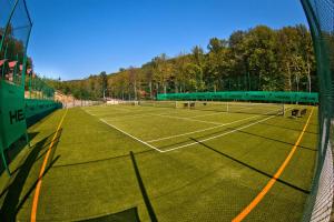 Tennistä tai squashia majoituspaikan Solva Resort & SPA alueella tai lähistöllä