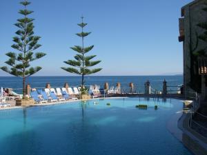 Bazén v ubytování Hotel La Playa Blanca nebo v jeho okolí