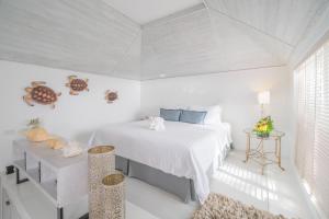 Postel nebo postele na pokoji v ubytování Ocean Breeze Resort Khaolak