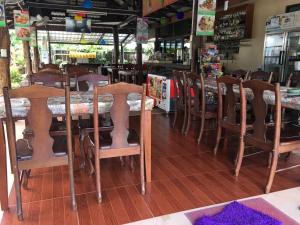 Un restaurante o sitio para comer en Wanna Dream Villas Ao Nang