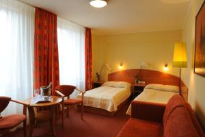 Posteľ alebo postele v izbe v ubytovaní Hotel Gorzów + 37 fotografií