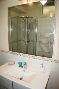 a bathroom sink with a shower and a mirror at Casa-B&B Bouganville Attico 85 mq in Barletta