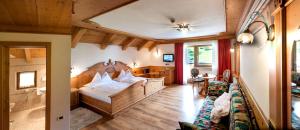 Postel nebo postele na pokoji v ubytování Wellness Hotel Gran Risa***S