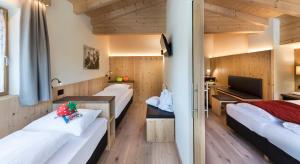 Postel nebo postele na pokoji v ubytování Wellness Hotel Gran Risa***S